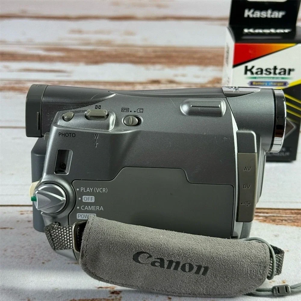 Canon ZR200 MiniDV Camcorder 400x Zoom LCD AV Connectivity For Parts – Used